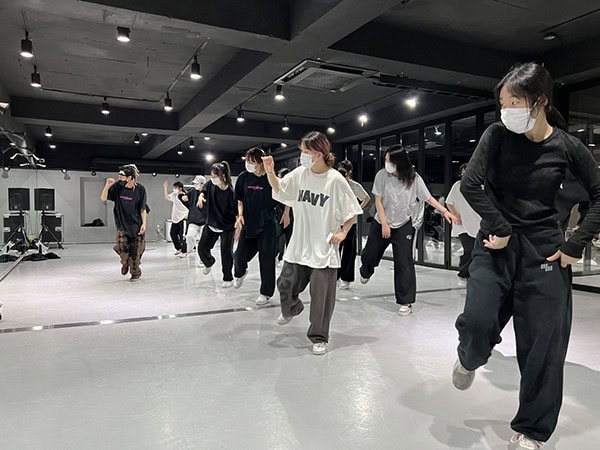 댄스수업-여성들